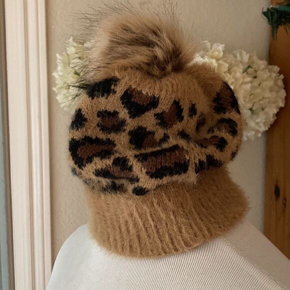 Marcus Adler Animal Print Beanie - Picture 2 of 9